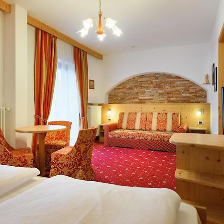 Hotel Ronce Urtijëi Dış mekan fotoğraf