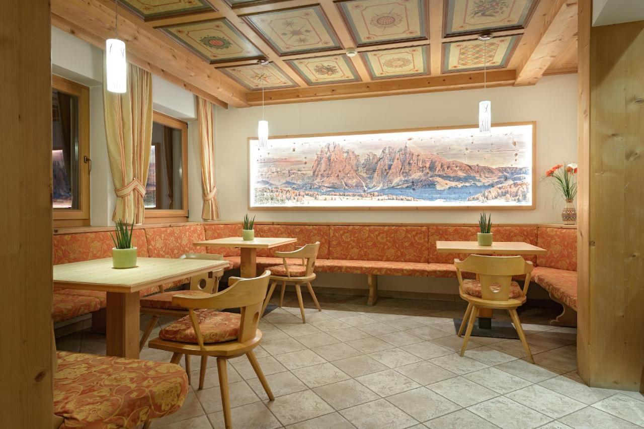 Hotel Ronce Urtijëi Dış mekan fotoğraf