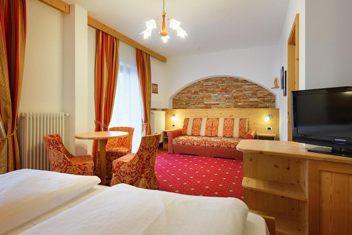 Hotel Ronce Urtijëi Dış mekan fotoğraf