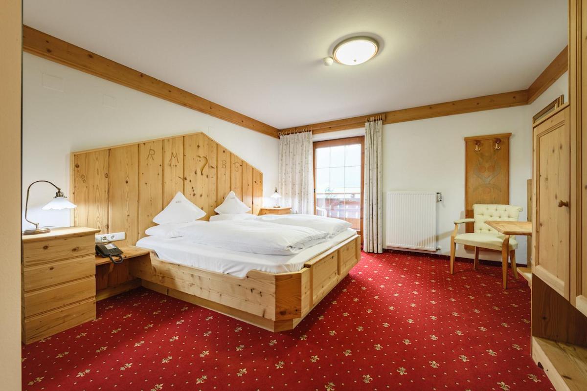 Hotel Ronce Urtijëi Dış mekan fotoğraf