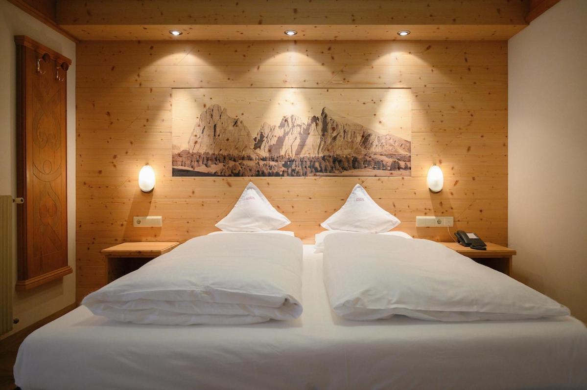 Hotel Ronce Urtijëi Dış mekan fotoğraf