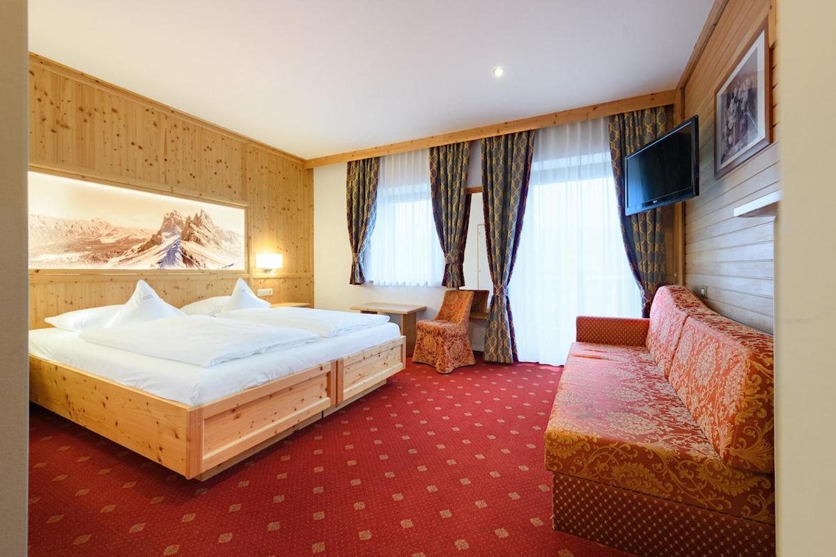 Hotel Ronce Urtijëi Dış mekan fotoğraf