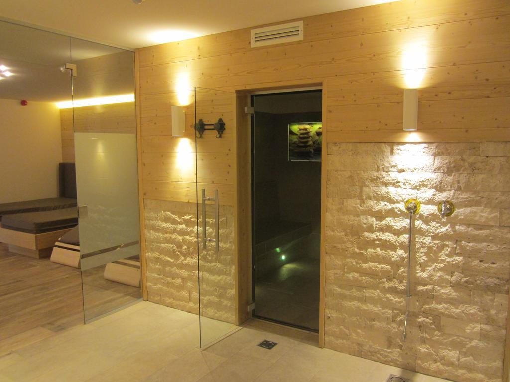 Hotel Ronce Urtijëi Dış mekan fotoğraf