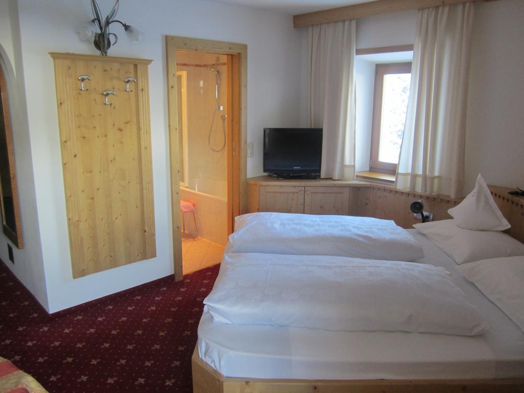 Hotel Ronce Urtijëi Oda fotoğraf